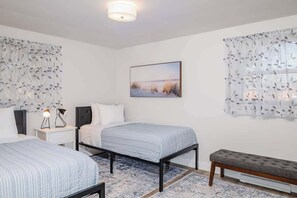 3 bedrooms, iron/ironing board, WiFi, bed sheets