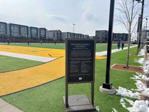 Property grounds - 3BR Sleeps 6 • Walk to Lambeau & Resch • Dog OK (Green Bay)