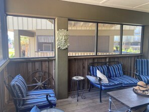 Property grounds - Soothing condo with AC in charming Carrabelle Florida (Carrabelle)