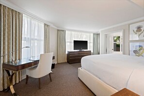 2 chambres, coffres-forts dans les chambres, bureau