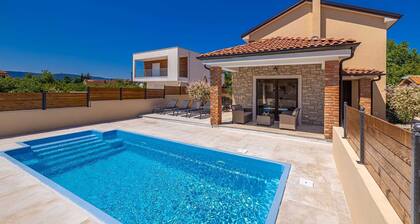 Holiday house DIVNA with private pool