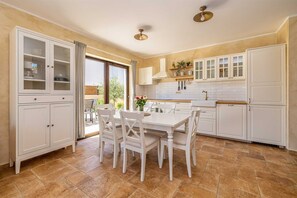 Réfrigérateur, four, plaque de cuisson, lave-vaisselle