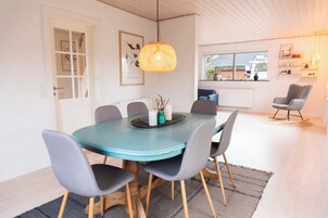 Comfort Villa | Living area | Flat-screen TV