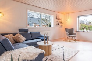 Comfort Villa | Living area | Flat-screen TV