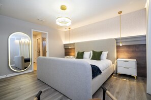 5 chambres, fer et planche à repasser, lit de bébé portatif