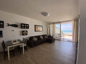 Smart TV - WONDERFUL VILLA BY THE SEA IN ROME (Torvaianica)