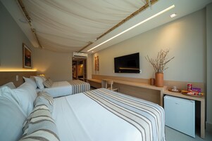 Míníbar, vinnuaðstaða fyrir fartölvur, ókeypis vöggur/ungbarnarúm