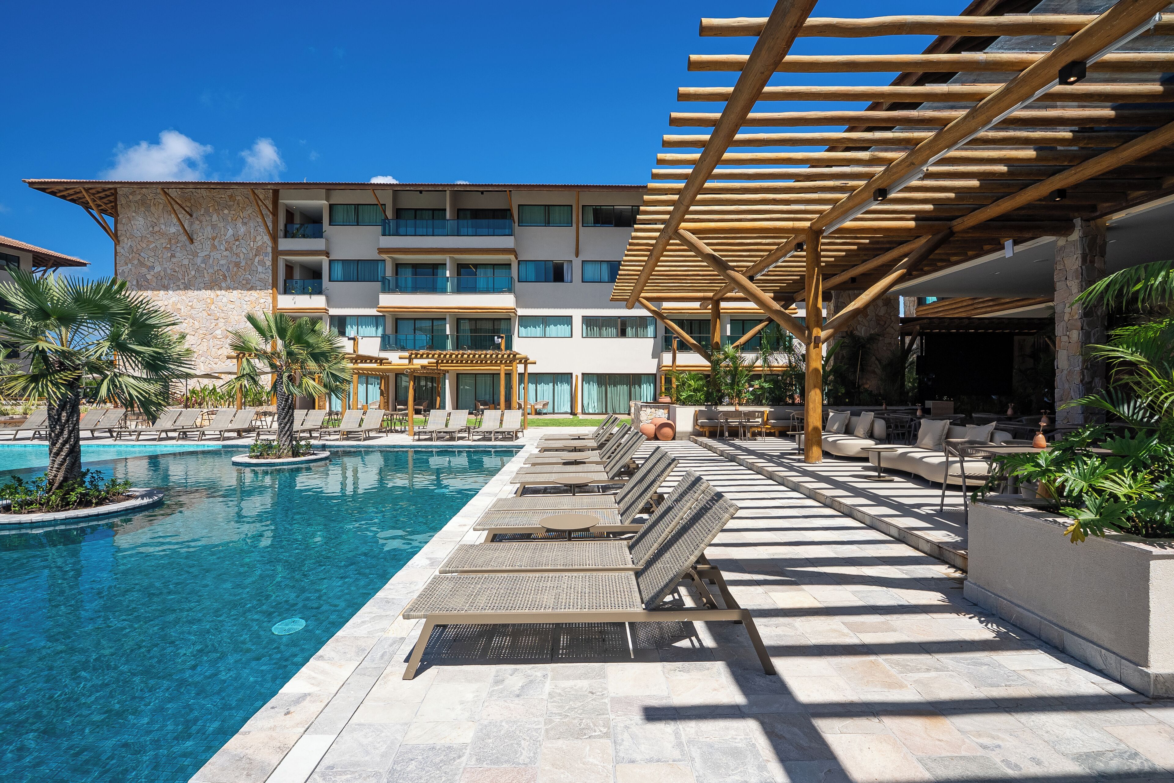 2 piscines couvertes, 5 piscines extérieures, parasols de plage