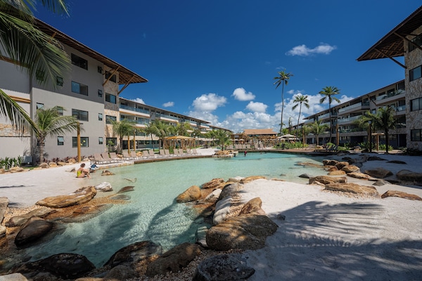 2 piscinas internas, 5 piscinas externas, guarda-sóis, espreguiçadeiras