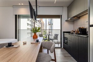 Gallery-Studio | Eigene Küche | Kühlschrank, Mikrowelle, Herdplatte, Wasserkocher mit Kaffee-/Teezubehör