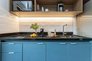 舒适开间 | 私人厨房 | 冰箱、微波炉、炉灶、茶具/咖啡用具