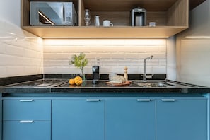 Comfort Studio | Private kitchen | Fridge, microwave, coffee/tea maker, cookware/dishes/utensils