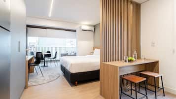 Exclusive-studio | Kannettavalle tietokoneelle sopiva työtila, silitysrauta/-lauta