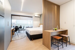 Exclusive-studio | Kannettavalle tietokoneelle sopiva työtila, silitysrauta/-lauta