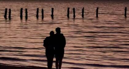 Beach Shack 150m to beach, 10m to Golf course, tranquil pet-friendly & quaint