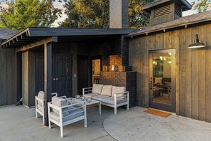 Terrace/patio - Charming 3-bedroom Farmhouse Escape in Santa Ynez (Santa Ynez)