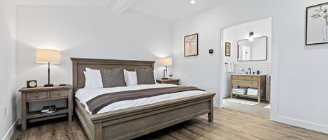 3 室のベッドルーム、アイロン / アイロン台、WiFi、ベッドシーツ