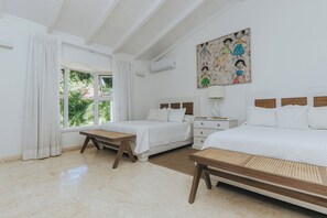 4 bedrooms, iron/ironing board, WiFi, bed sheets