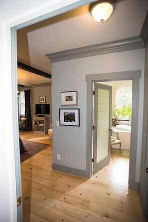 Interior - Yosemite Firehouse Inn (Mariposa)