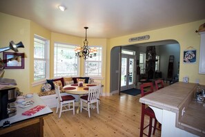 Dining - Yosemite Firehouse Inn (Mariposa)