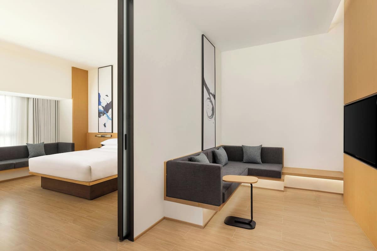 Suite, 1 King Bed