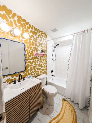 Hair dryer, towels - The Venturi Suite | 1 King | Newly Renovated! (Columbia)