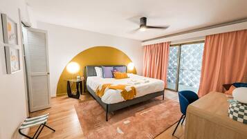 1 Schlafzimmer, Schreibtisch, Bügeleisen/Bügelbrett, Reisekinderbett