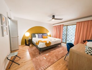 1 soveværelse, skrivebord, strygejern/strygebræt, weekendseng