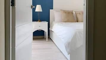 2 bedrooms, desk, iron/ironing board, WiFi