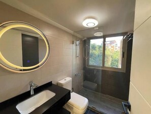 Serviettes fournies, savon, papier toilette