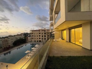 Pool - 24H Electricity, By the pool APP (Tabarja)