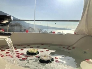 Indoor spa tub