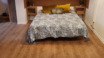 1 slaapkamer, een strijkplank/strijkijzer, wifi, beddengoed