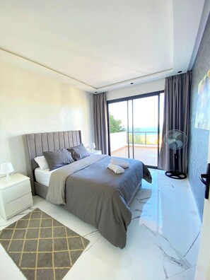 2 habitaciones, tabla de planchar con plancha, cuna de viaje y wifi