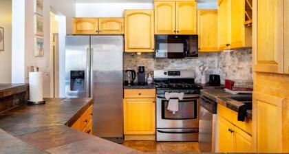 Brand New! Near Chinatown Vegas/Pool-Sleeps 9