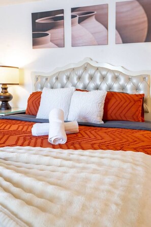 3 bedrooms, desk, iron/ironing board, WiFi