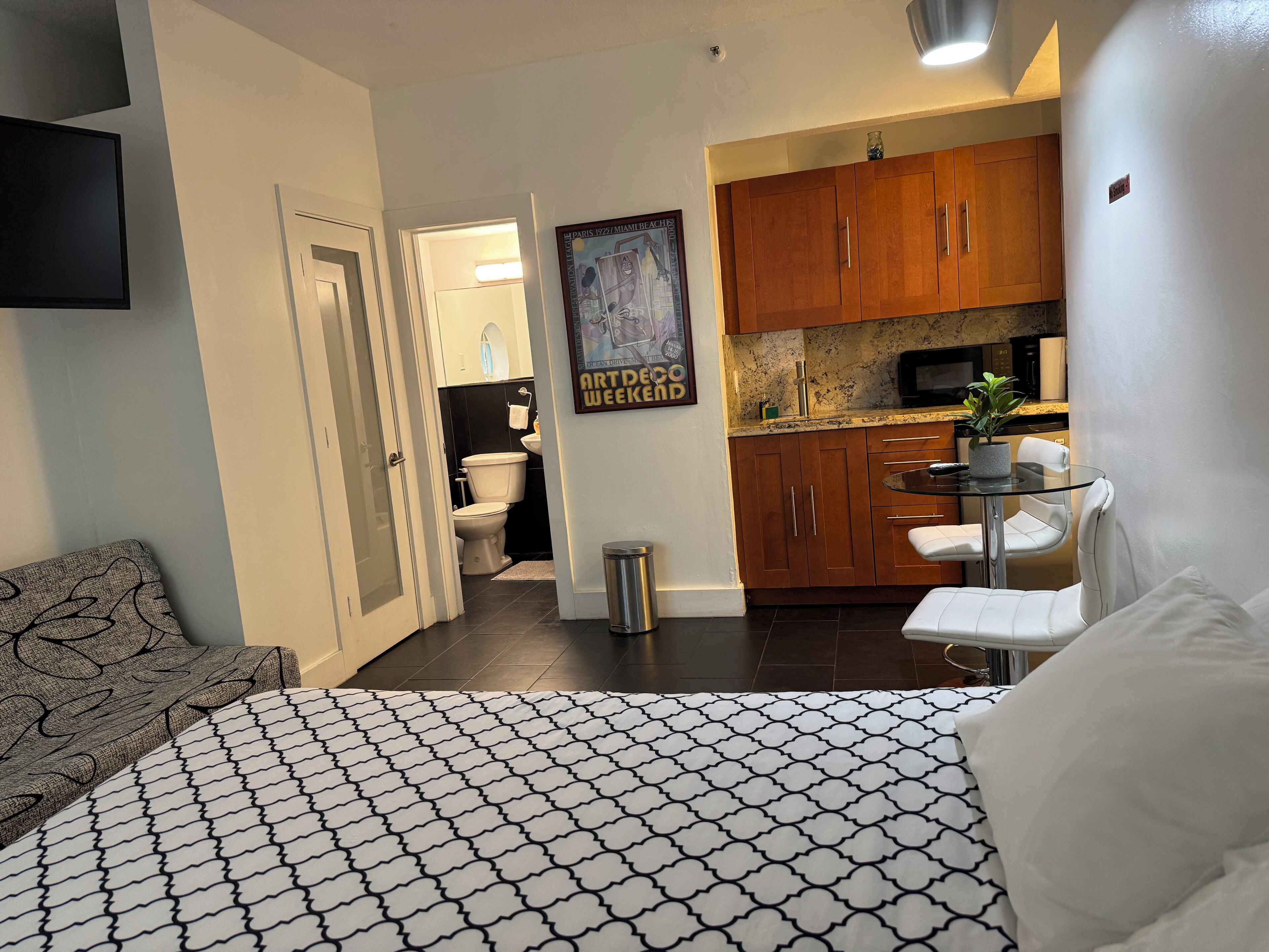 1 bedroom, bed sheets