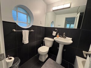 タオル、石鹸、トイレットペーパー