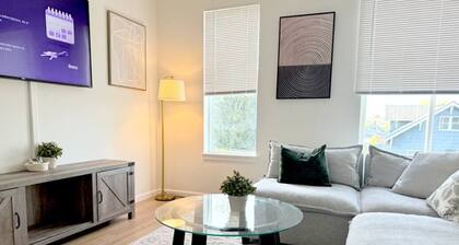 Modern 2-bedroom apartment with AC, WiFi in Tacoma