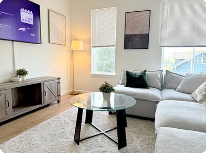Modern 2-bedroom apartment with AC, WiFi in Tacoma