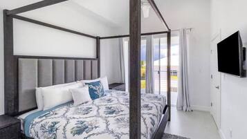 3 bedrooms, in-room safe, iron/ironing board, travel crib