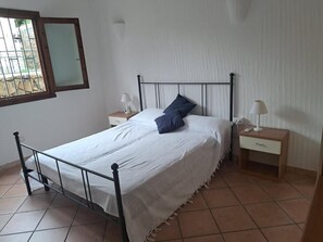 4 chambres, fer et planche Ă repasser, draps fournis