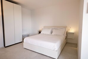 1 bedroom, in-room safe, desk, iron/ironing board