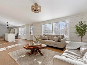 Smart-tv, een open haard en een filmbibliotheek