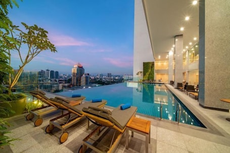Outdoor pool. Sunway Sanctuary - Seniors Hotel & Residences