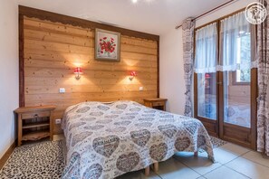 5 bedrooms, iron/ironing board, travel cot, free WiFi