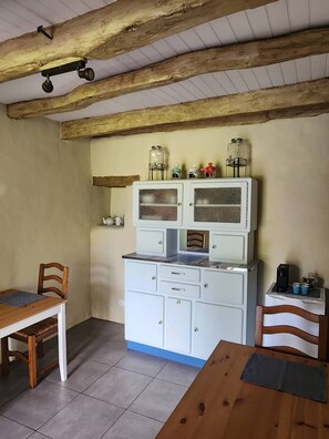 Free daily local cuisine breakfast - Auberge des Pensees (Roquebrune)