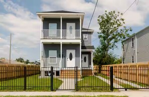 Exterior - Charming 3-bedroom house with AC and WiFi (New Orleans)