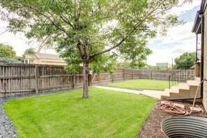 Property grounds - 45 s colorado/Cherry Creek (Denver)