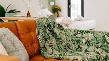 Desk, iron/ironing board, WiFi, bed sheets